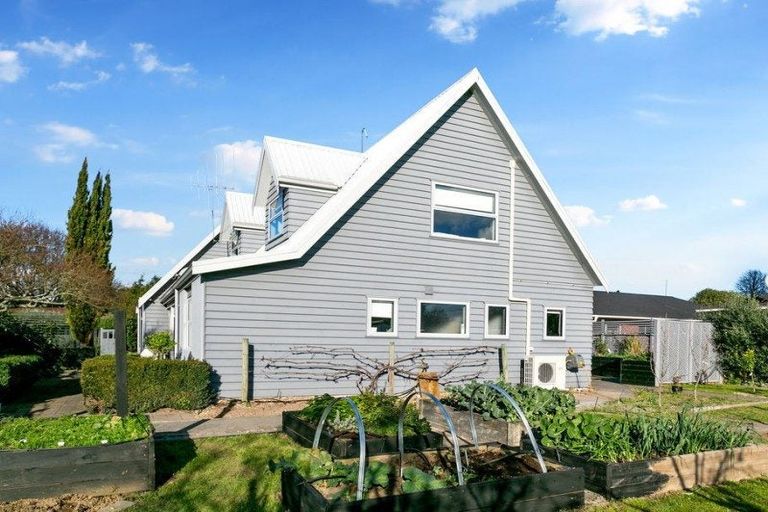 Photo of property in 17 Sheridan Crescent, Leamington, Cambridge, 3432