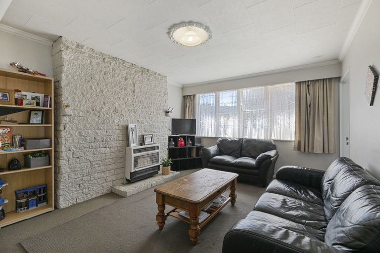 Photo of property in 5 Johnston Grove, Taita, Lower Hutt, 5011