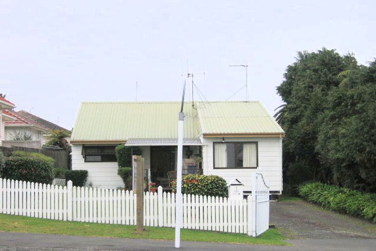 Photo of property in 1 Dalgliesh Avenue, Forest Lake, Hamilton, 3200