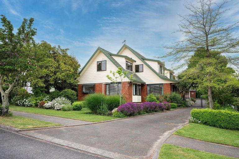Photo of property in 32 Durham Drive, Havelock North, 4130