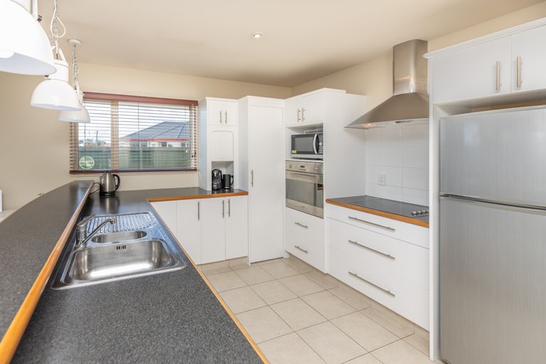 Photo of property in 10 Harrys Way, Redwood, Christchurch, 8051