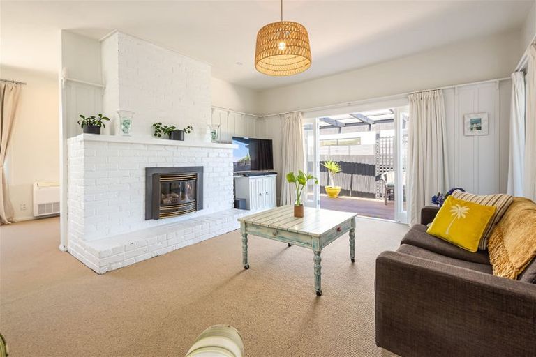 Photo of property in 2/128 Weston Road, St Albans, Christchurch, 8052