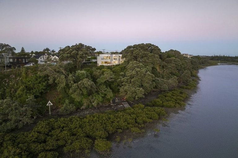 Photo of property in 83 Ngataringa Road, Devonport, Auckland, 0624