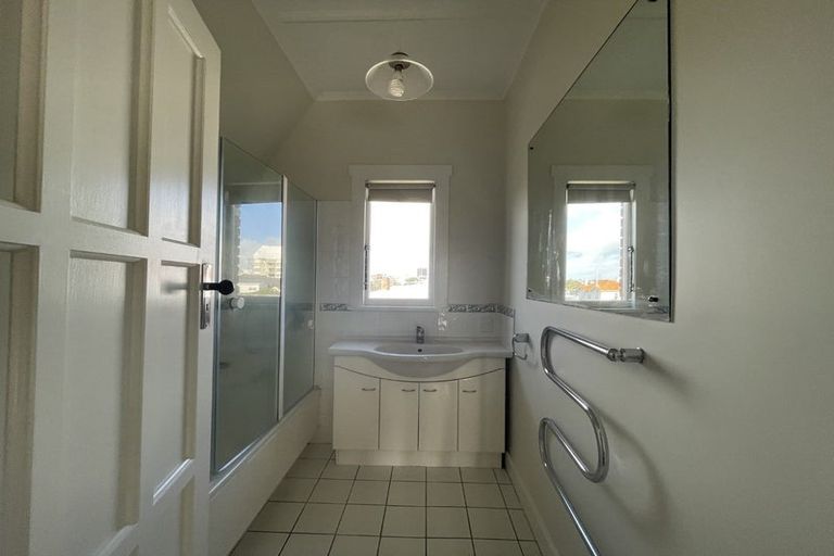 Photo of property in 200 Hurstmere Road, Takapuna, Auckland, 0622