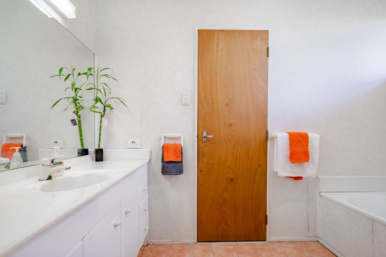 Photo of property in 212 Golf Road, Titirangi, Auckland, 0604