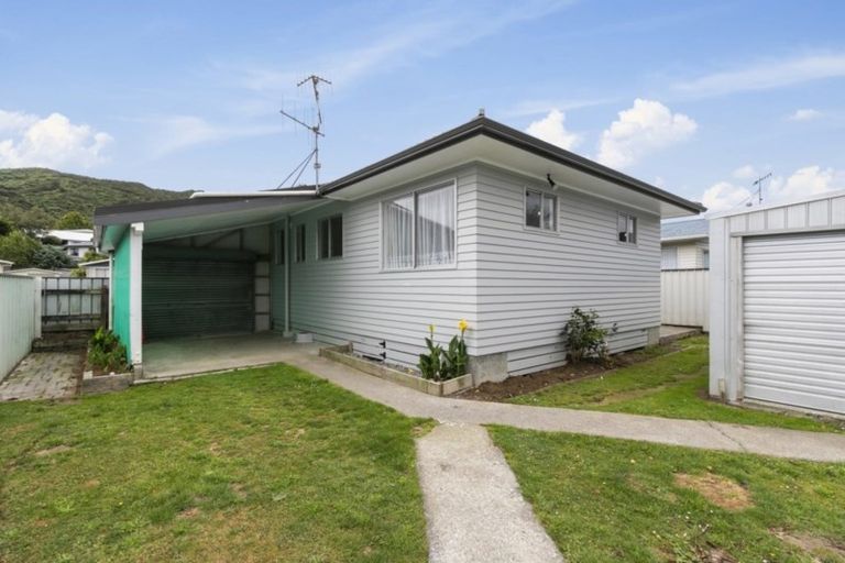 Photo of property in 258 Wellington Road, Wainuiomata, Lower Hutt, 5014