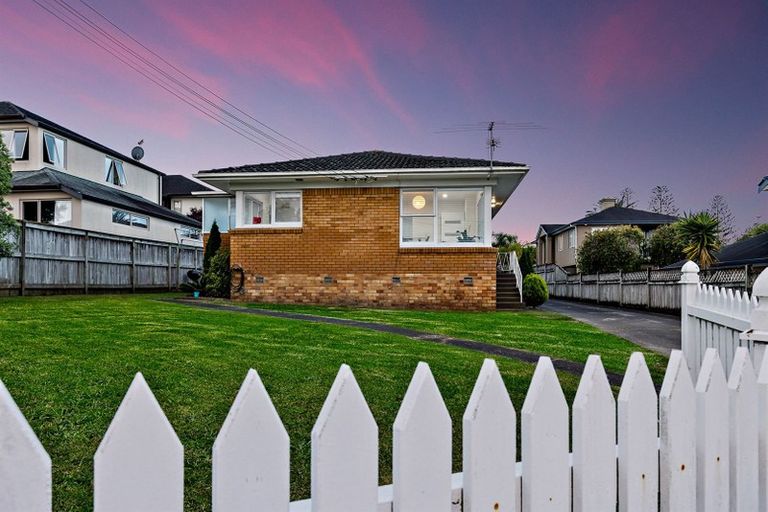 Photo of property in 1/21 East Coast Road, Milford, Auckland, 0620
