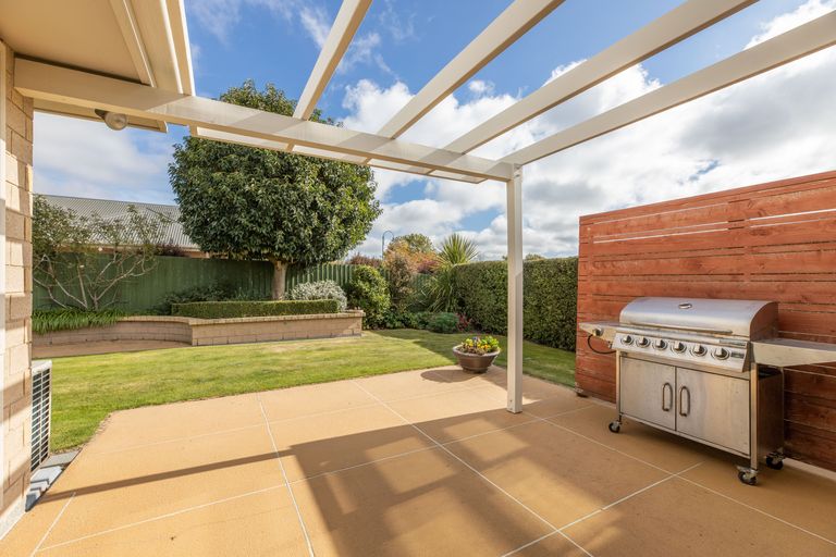 Photo of property in 10 Harrys Way, Redwood, Christchurch, 8051