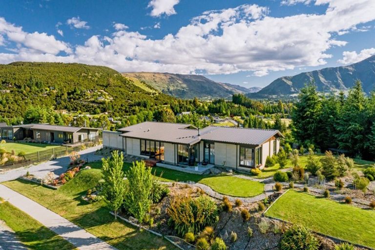 Photo of property in 7 Glenaray Crescent, Wanaka, 9305