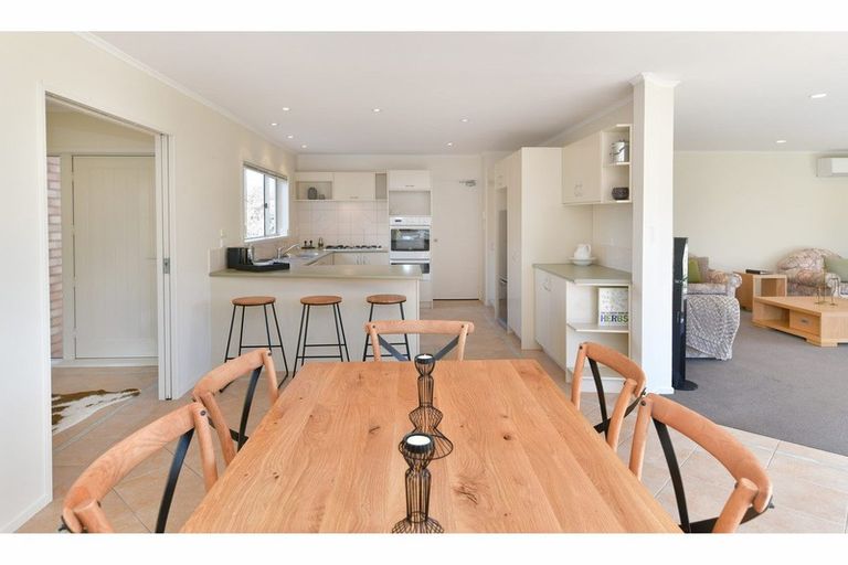 Photo of property in 168 Centreway Road, Orewa, 0931