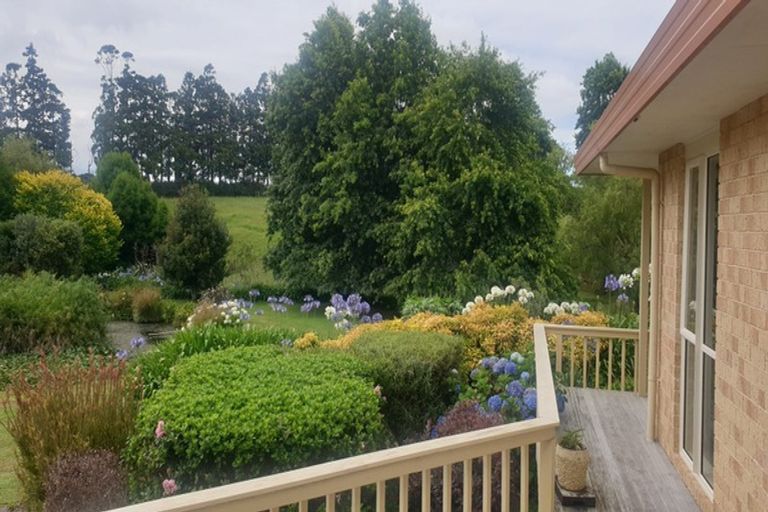 Photo of property in 21 Awaroa Stream Drive, Waiuku, 2123