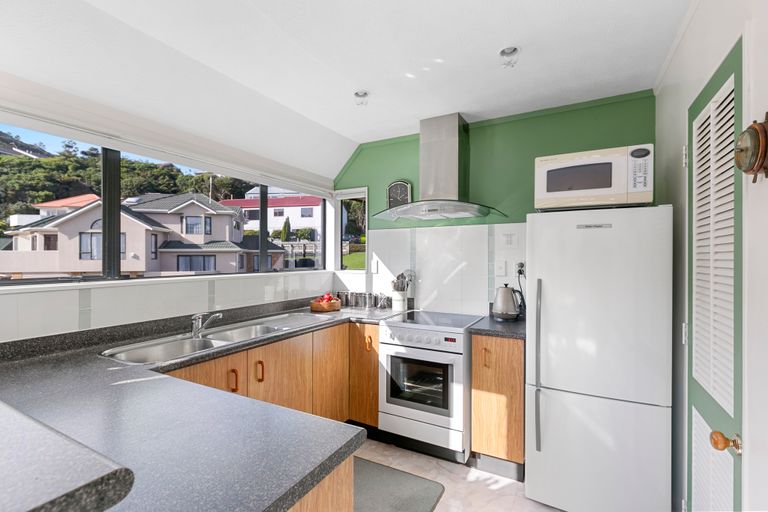 Photo of property in 9 Kapil Grove, Khandallah, Wellington, 6035