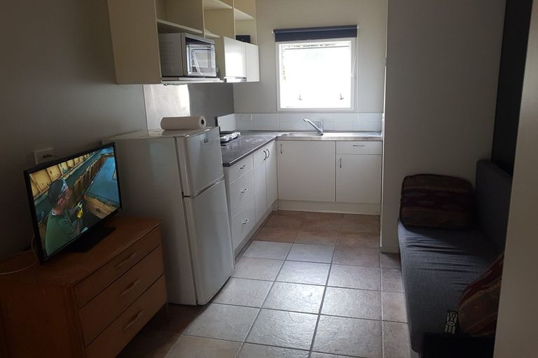 Photo of property in 46 Farquhar Road, Glendene, Auckland, 0602