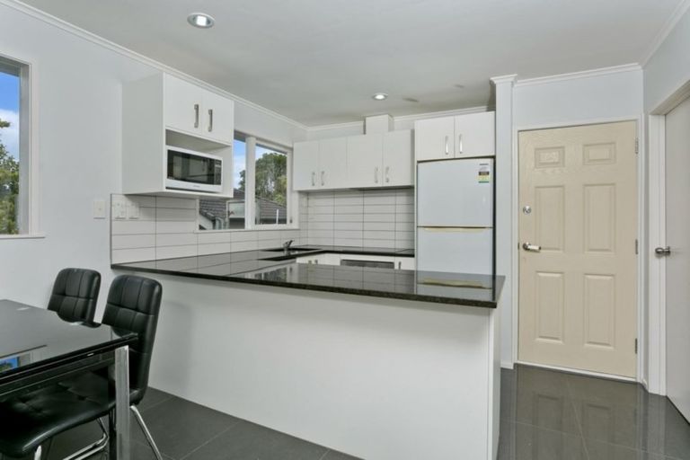 Photo of property in 12 Tawavale Crescent, Totara Vale, Auckland, 0629