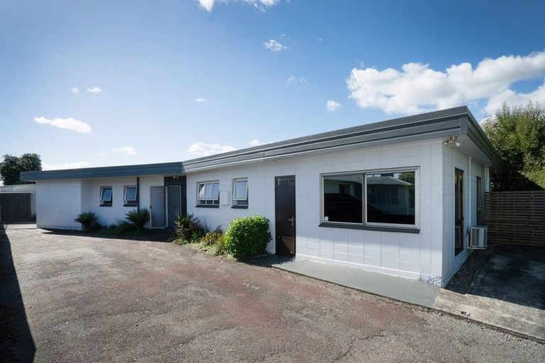 Photo of property in 15 Raglan Avenue, Cloverlea, Palmerston North, 4412