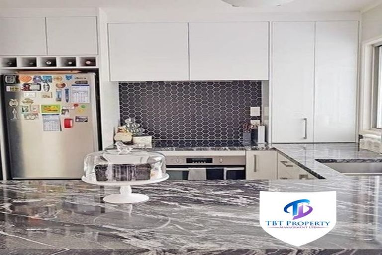 Photo of property in 4a Redoubt Road, Goodwood Heights, Auckland, 2105