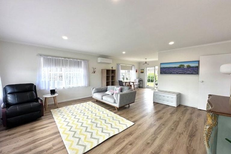 Photo of property in 1/51 Stanniland Street, Sunnyhills, Auckland, 2010