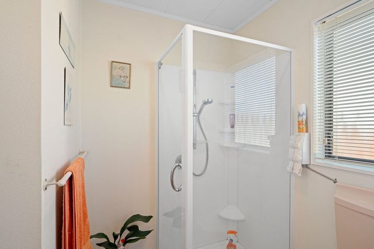 Photo of property in 10 Broadbelt Grove, Levin, 5510