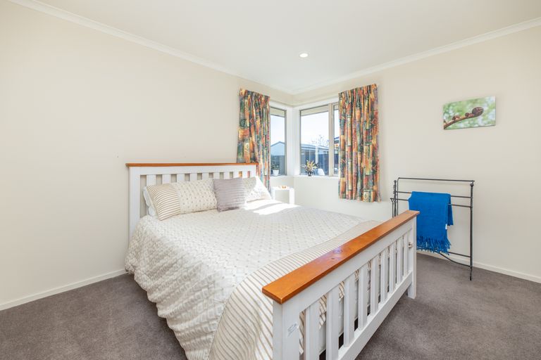 Photo of property in 13 Parkinson Place, Woodend, 7610