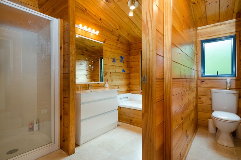 Photo of property in 535 Peak Road, Helensville, 0875