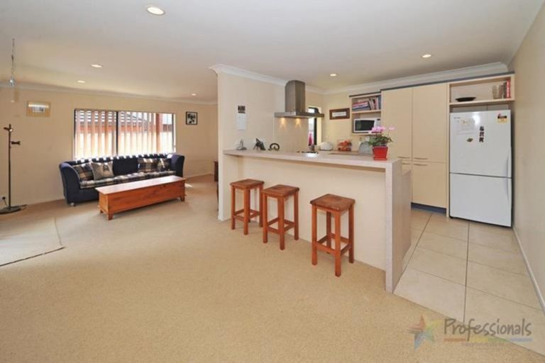 Photo of property in 10 Belfry Place, Wattle Downs, Auckland, 2103