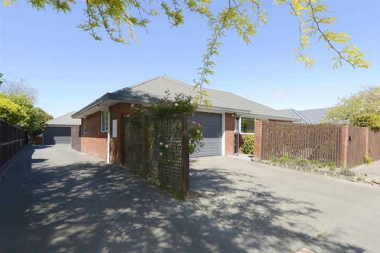 Photo of property in 1/64 Apsley Drive, Avonhead, Christchurch, 8042