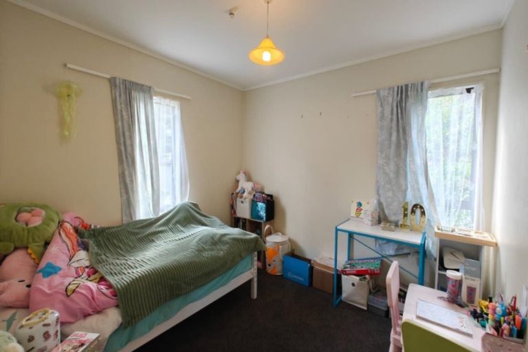 Photo of property in 51 Topliss Drive, Northcross, Auckland, 0632