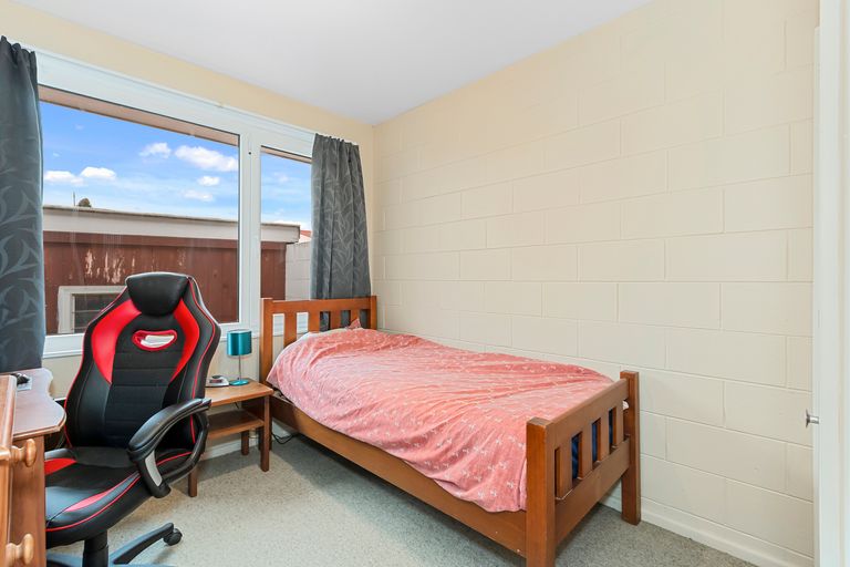 Photo of property in 4/14a Dickson Crescent, Hornby, Christchurch, 8042