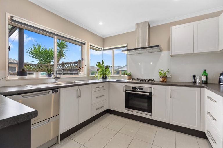 Photo of property in 30 Blake Boulevard, Papamoa Beach, Papamoa, 3118