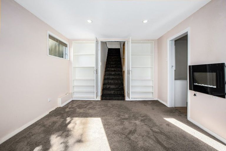 Photo of property in 15 Connaught Terrace, Brooklyn, Wellington, 6021