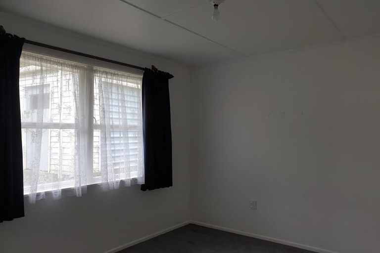 Photo of property in 87 Beazley Avenue, Paparangi, Wellington, 6037