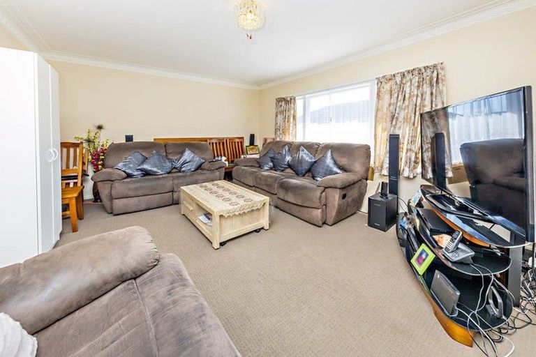 Photo of property in 1/5 Great South Road, Manurewa, Auckland, 2102