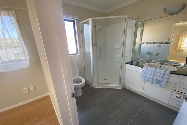 Photo of property in 1 Killybegs Drive, Pinehill, Auckland, 0632