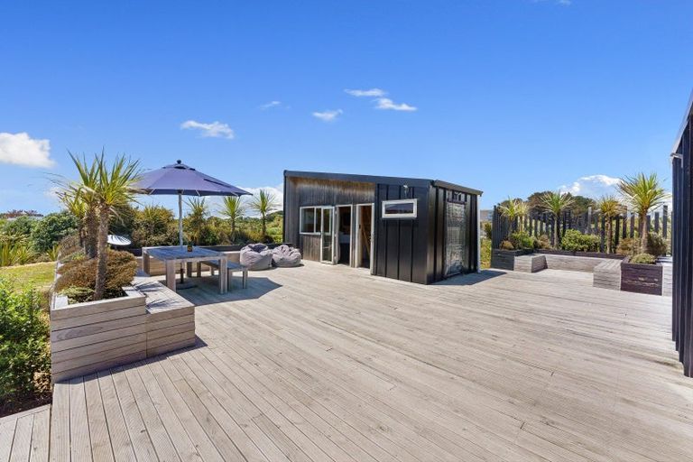 Photo of property in 47 Reay Mackay Grove, Waikawa Beach, Levin, 5573