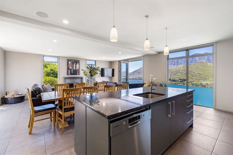 Photo of property in 6a Lancewood Lane, Queenstown, 9300