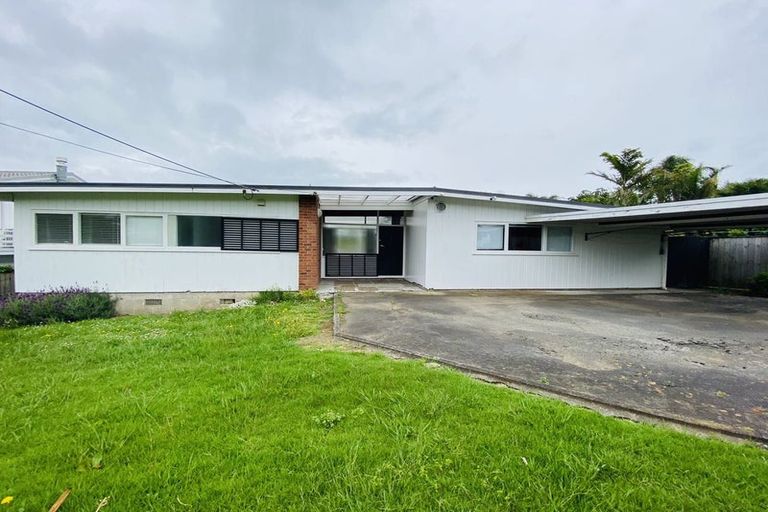 Photo of property in 156 Bleakhouse Road, Mellons Bay, Auckland, 2014