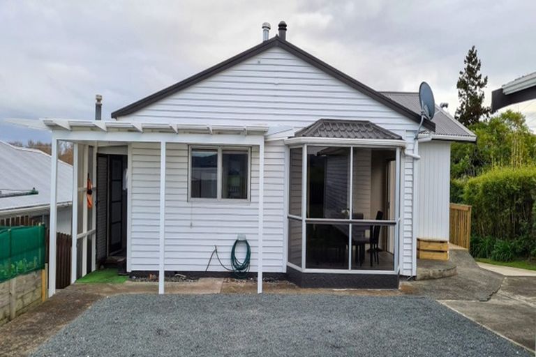 Photo of property in 28 Bickerstaffe Road, Maungaturoto, 0520