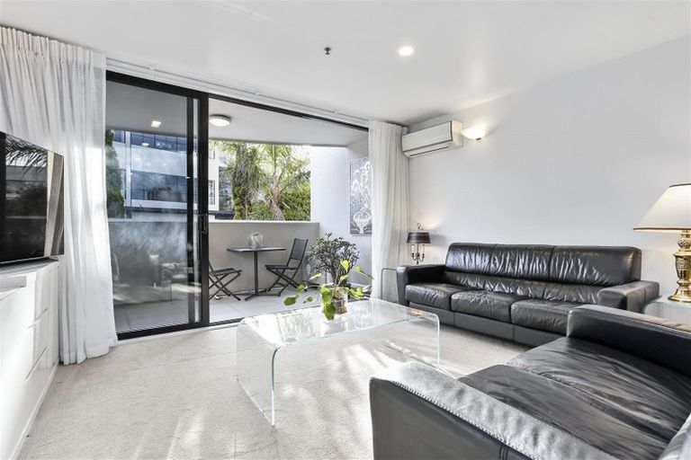 Photo of property in 1i/175 Hurstmere Road, Takapuna, Auckland, 0622