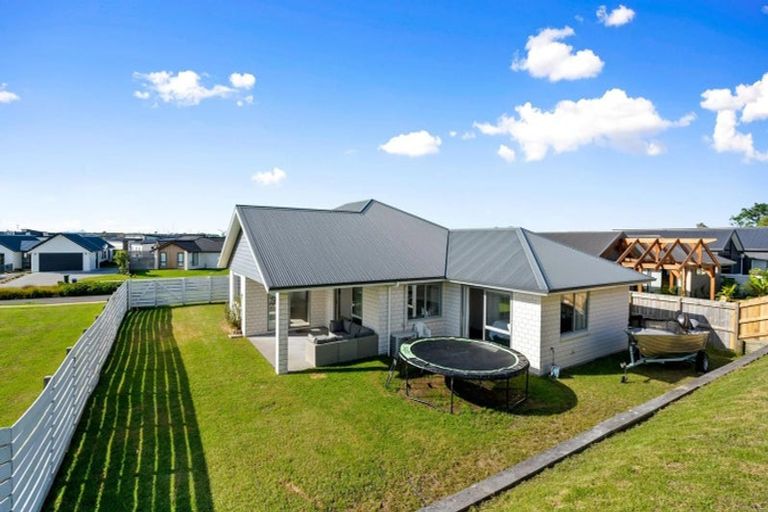 Photo of property in 76 Stace Hopper Drive, One Tree Point, 0118