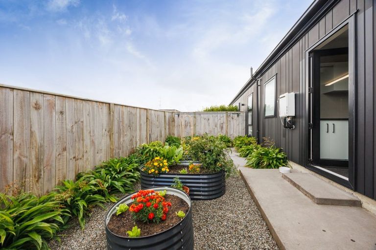 Photo of property in 4 Sardinia Grove, Fitzherbert, Palmerston North, 4410