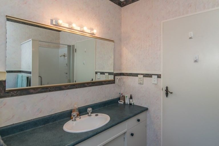 Photo of property in 211 Te Moana Road, Waikanae, 5036