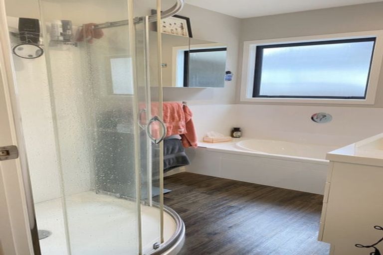 Photo of property in 6 Danden Way, Pukekohe, 2120