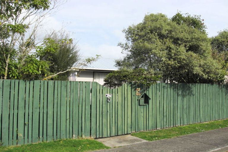 Photo of property in 5 Atarau Grove, Paraparaumu, 5032