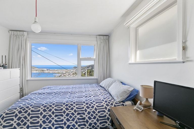 Photo of property in 16 Alexandra Road, Roseneath, Wellington, 6021