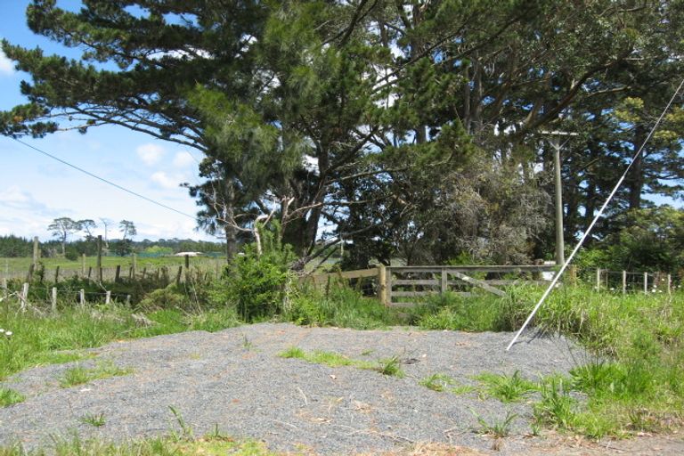 Photo of property in 1 Farrand Road, Kumeu, 0891