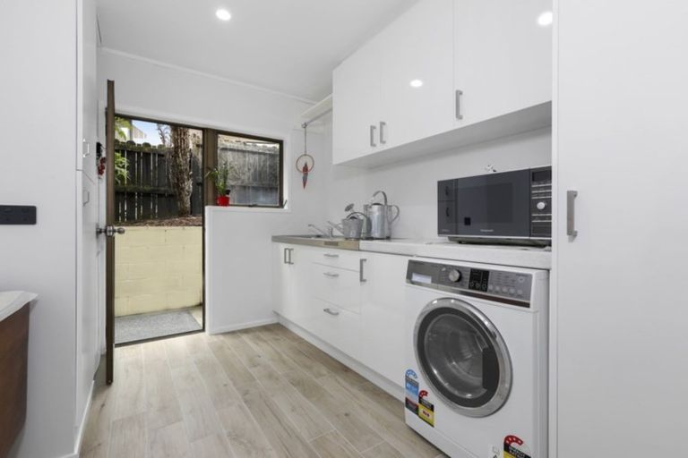 Photo of property in 12 Cyclades Place, Shelly Park, Auckland, 2014