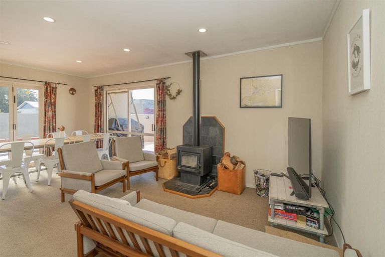 Photo of property in 16 Lee Street, Whitianga, 3510