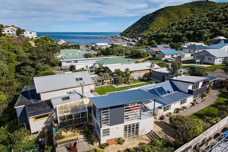 Photo of property in 40 Happy Valley Road, Owhiro Bay, Wellington, 6023