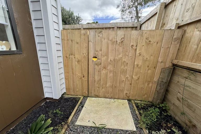 Photo of property in 11f Mawney Road, Henderson, Auckland, 0610