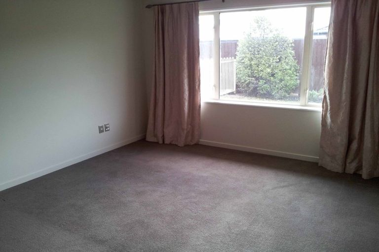 Photo of property in 11 Foresters Crescent, Parklands, Christchurch, 8083